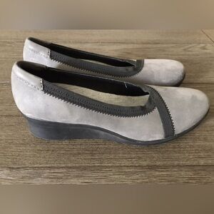 Clarks Womens Daelyn Hill Dark Charcoal Grey Suede Low Wedge Shoe 16734 Size 8.5